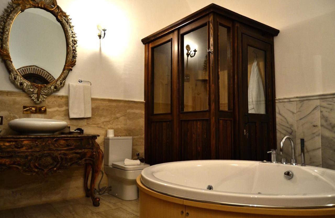 Cesme Kanuni Kervansaray Historical Hotel מראה חיצוני תמונה
