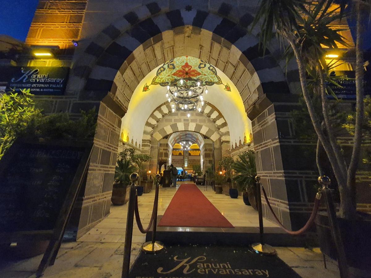 Cesme Kanuni Kervansaray Historical Hotel מראה חיצוני תמונה