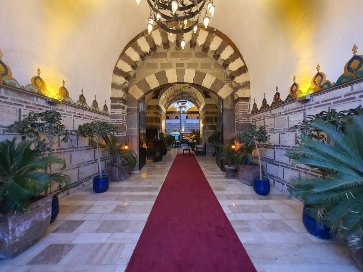 Cesme Kanuni Kervansaray Historical Hotel מראה חיצוני תמונה