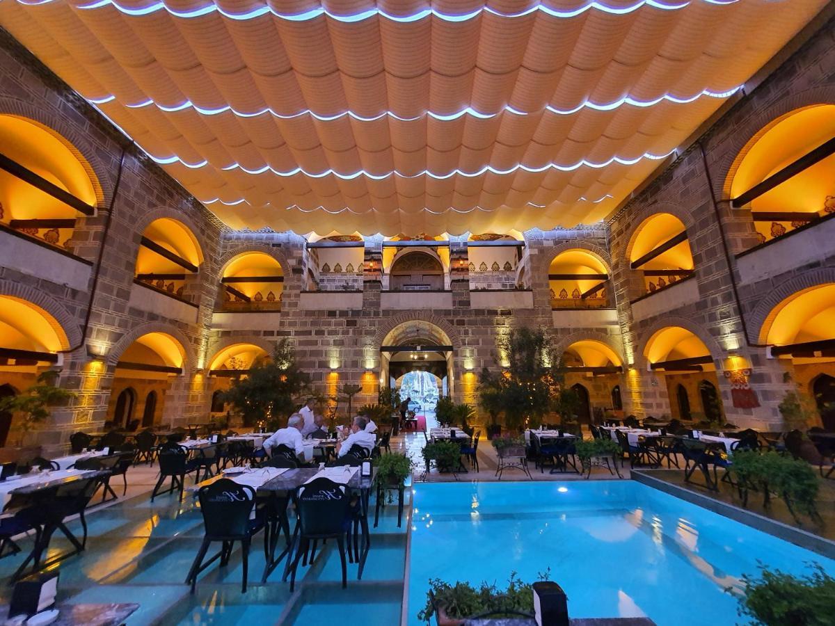 Cesme Kanuni Kervansaray Historical Hotel מראה חיצוני תמונה