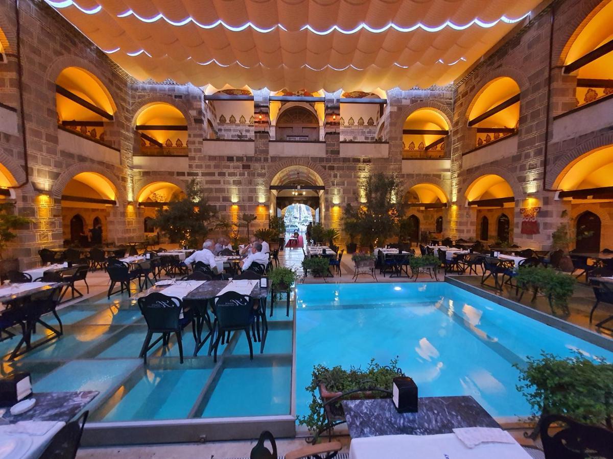 Cesme Kanuni Kervansaray Historical Hotel מראה חיצוני תמונה