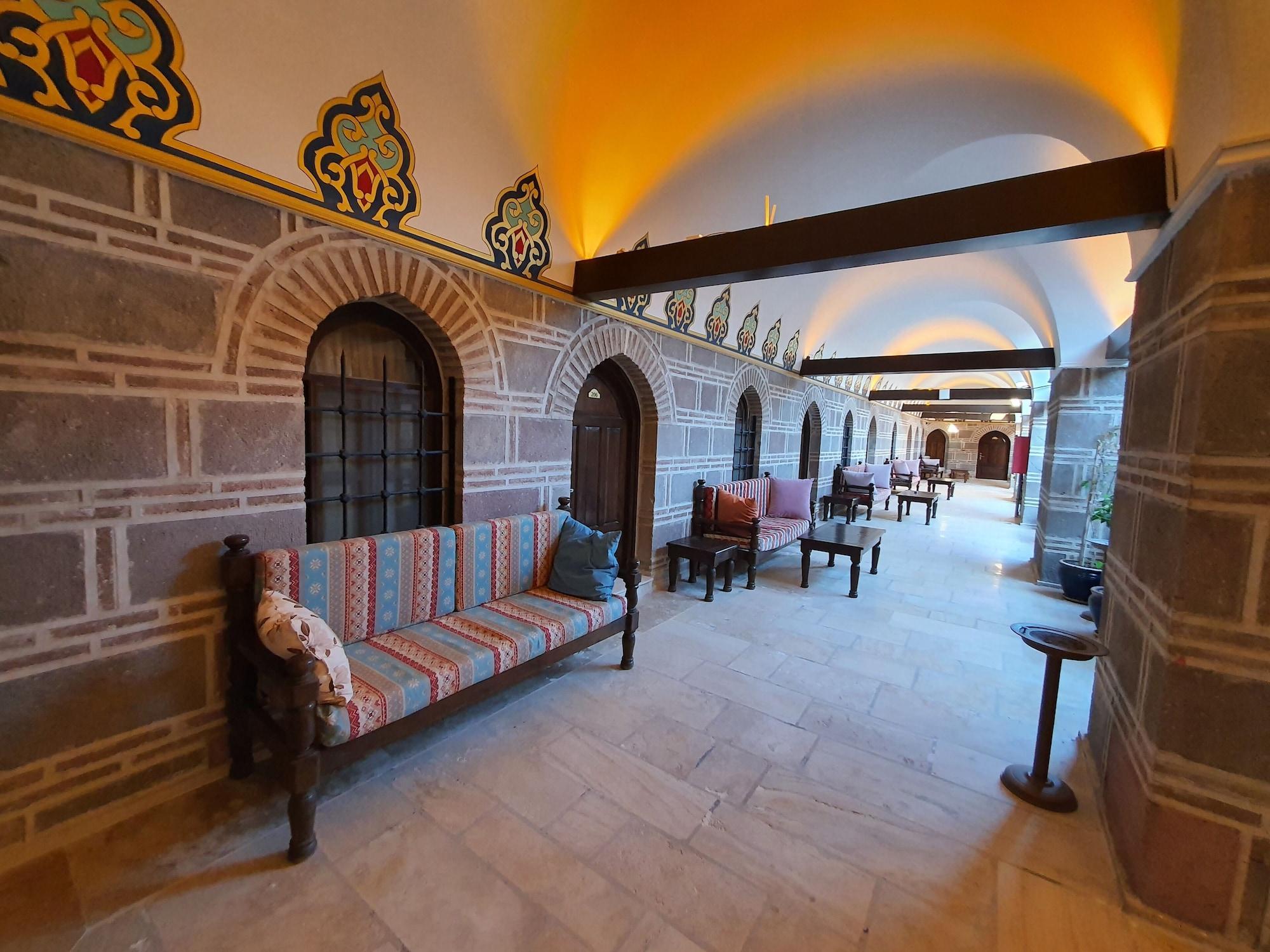 Cesme Kanuni Kervansaray Historical Hotel מראה חיצוני תמונה