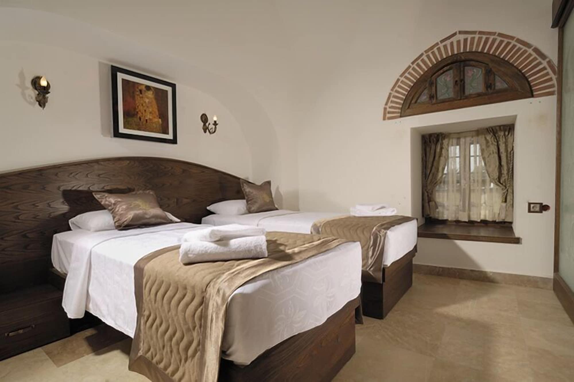 Cesme Kanuni Kervansaray Historical Hotel מראה חיצוני תמונה