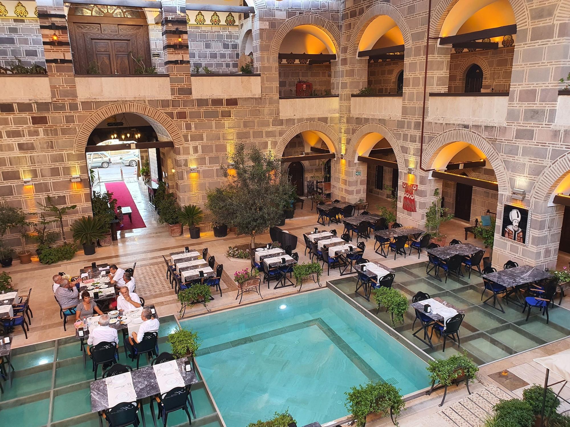 Cesme Kanuni Kervansaray Historical Hotel מראה חיצוני תמונה