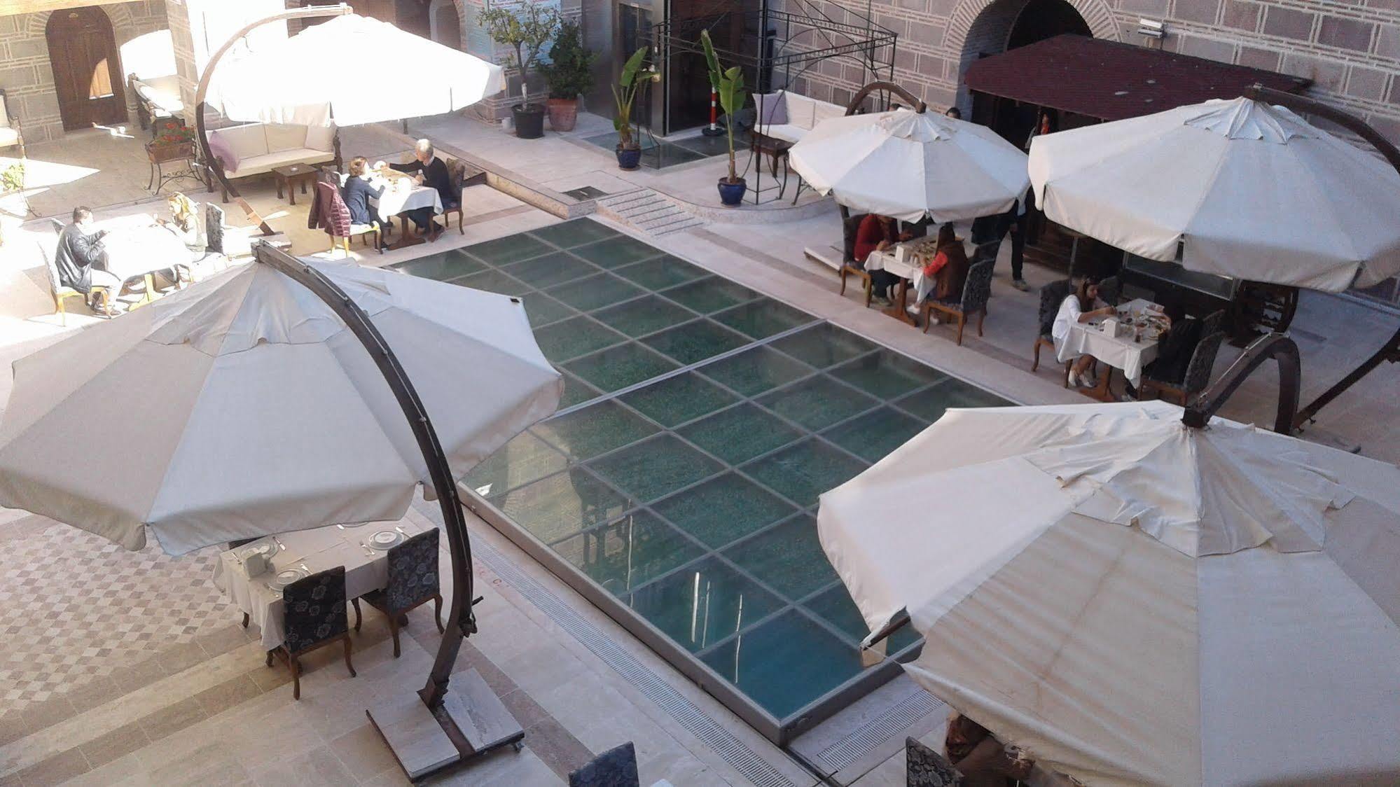 Cesme Kanuni Kervansaray Historical Hotel מראה חיצוני תמונה
